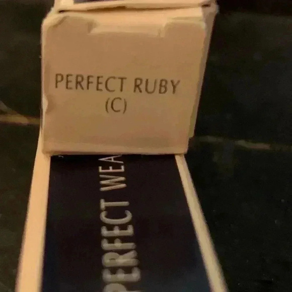 Avon Perfect Wear Lip Color  (Perfect Ruby) - Picture 4 of 5
